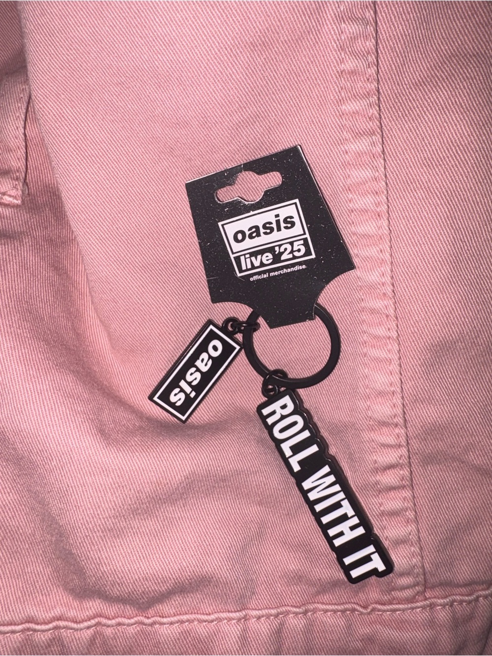 Oasis LIVE ‘25 pop-Up NYC keychain